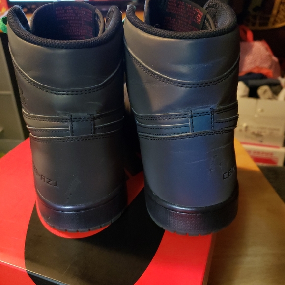 Jordan 1 High OG Fearless - Picture 5 of 8